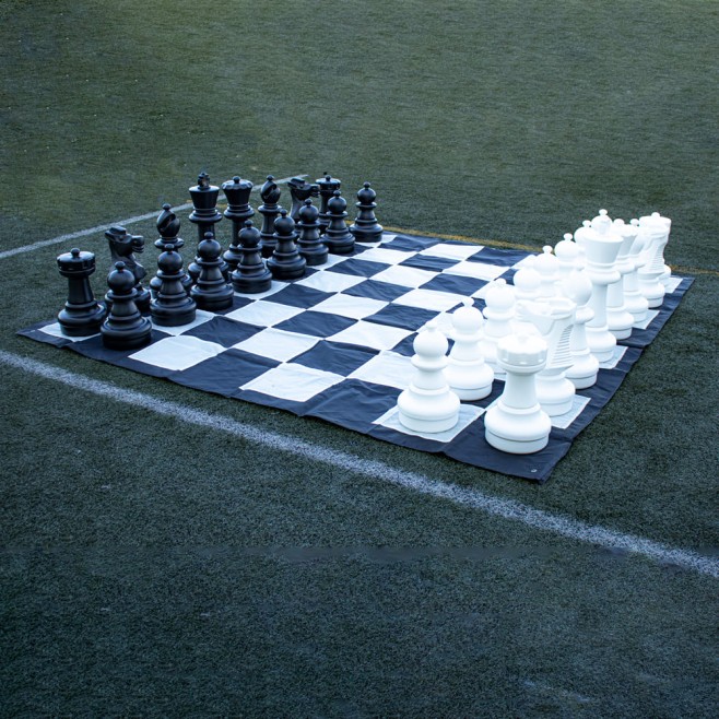 JUEGO DE AJEDREZ GIGANTE