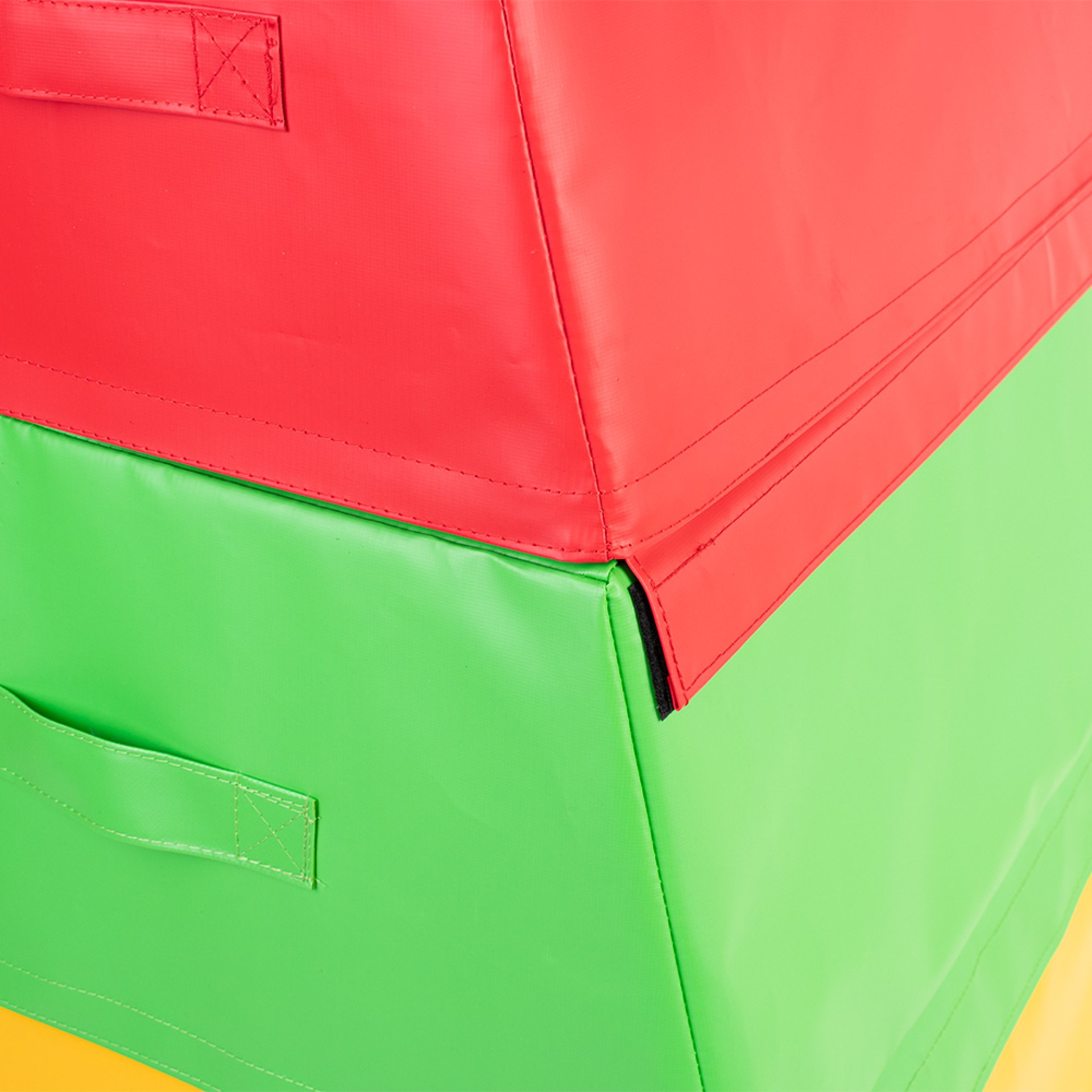 PLINTÓN PIRAMIDAL EN ESPUMA