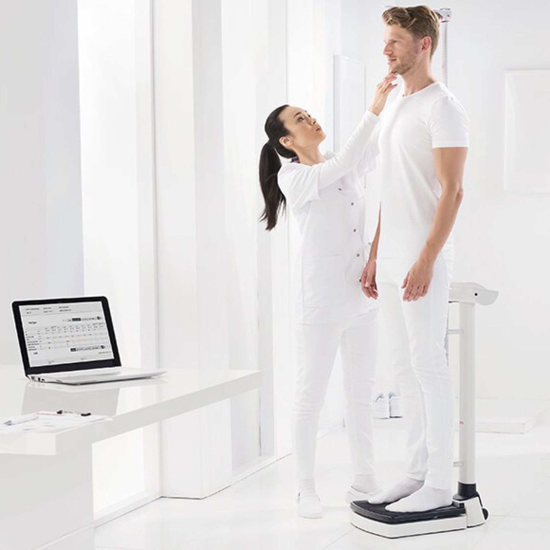 BÁSCULA ELECTRÓNICA CON COLUMNA SECA 703