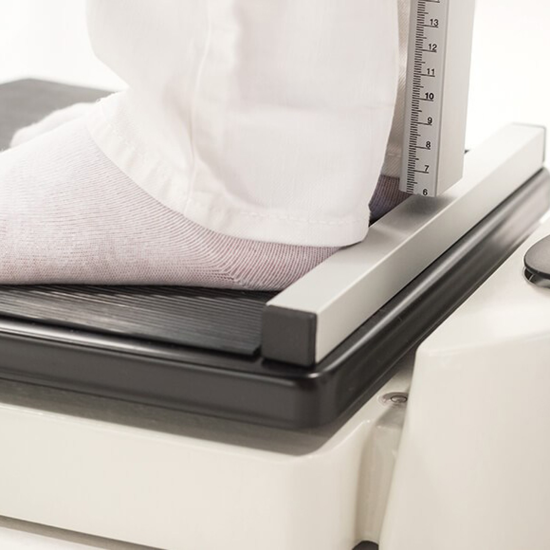 BÁSCULA ELECTRÓNICA CON COLUMNA SECA 703