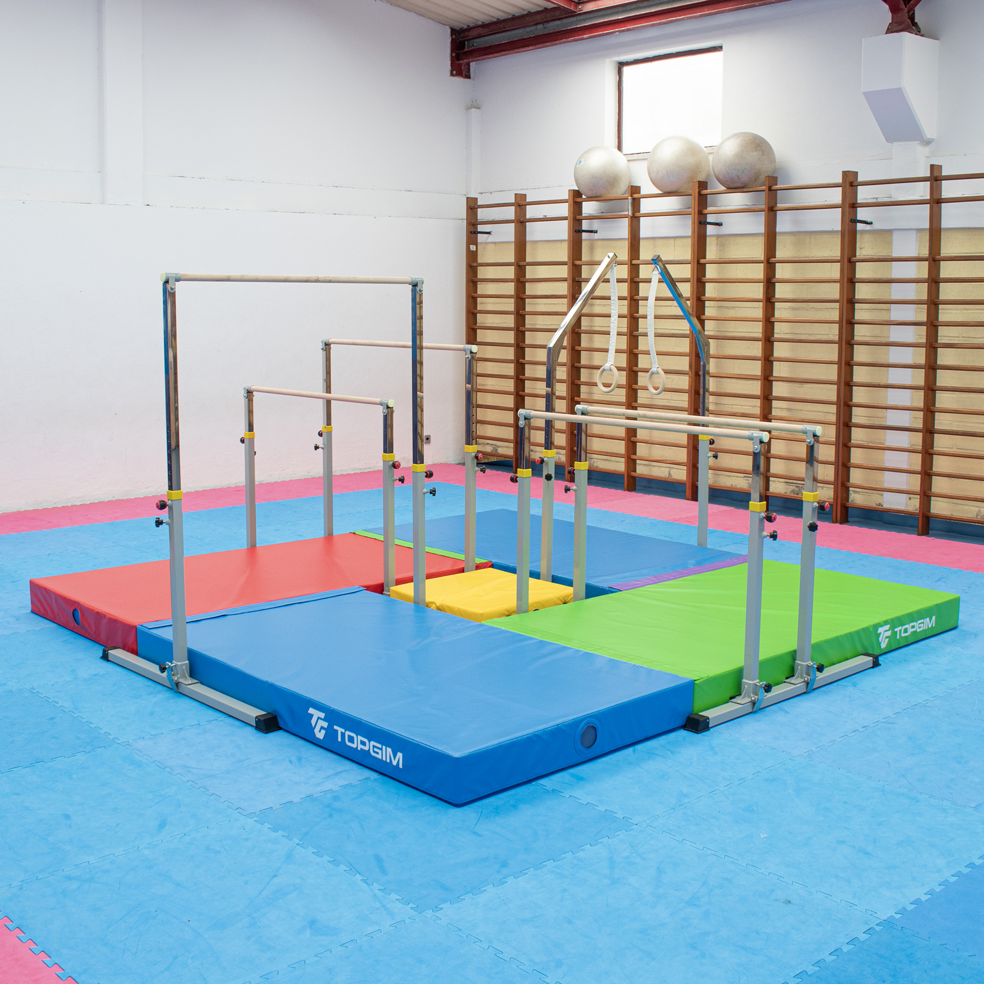 CONJUNTO DE APARATOS DE GIMNASIA ARTÍSTICA