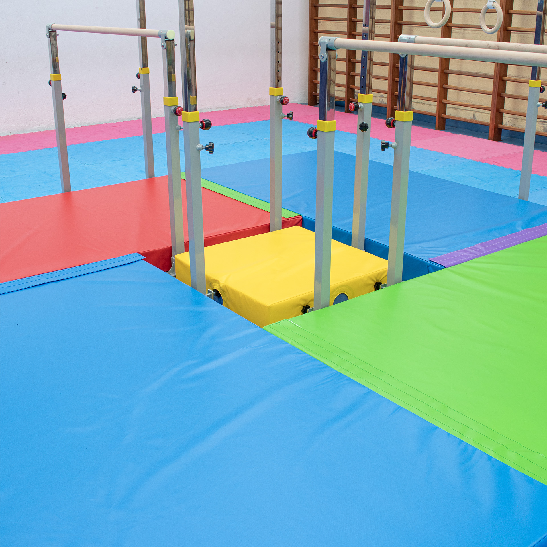 CONJUNTO DE APARATOS DE GIMNASIA ARTÍSTICA