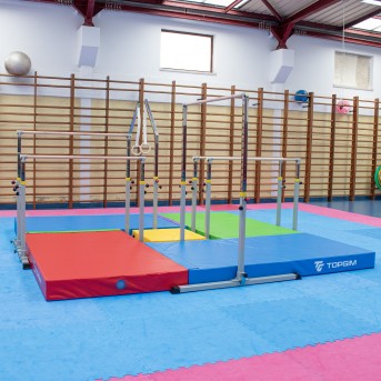 CONJUNTO DE APARATOS DE GIMNASIA ARTSTICA