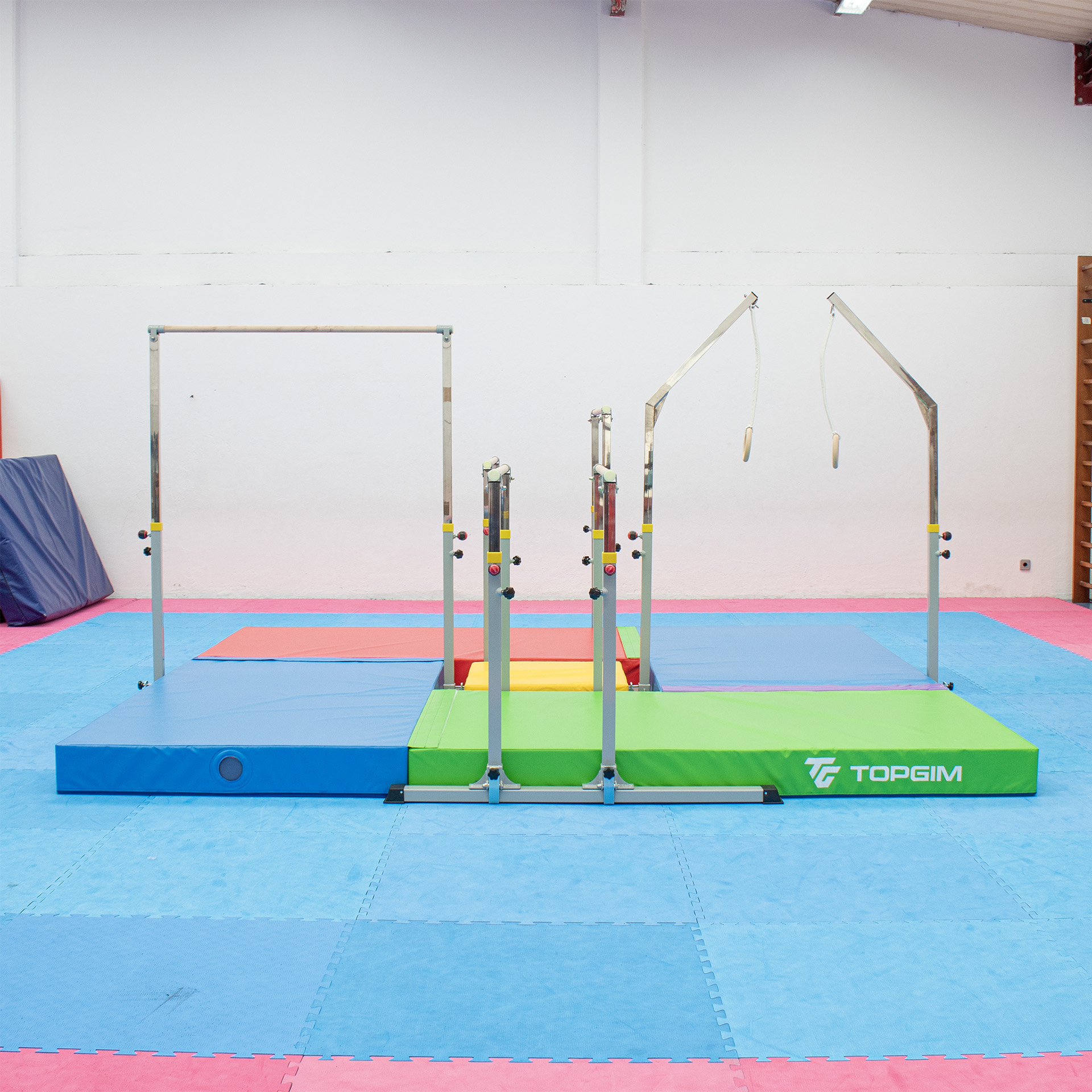 CONJUNTO DE APARATOS DE GIMNASIA ARTÍSTICA