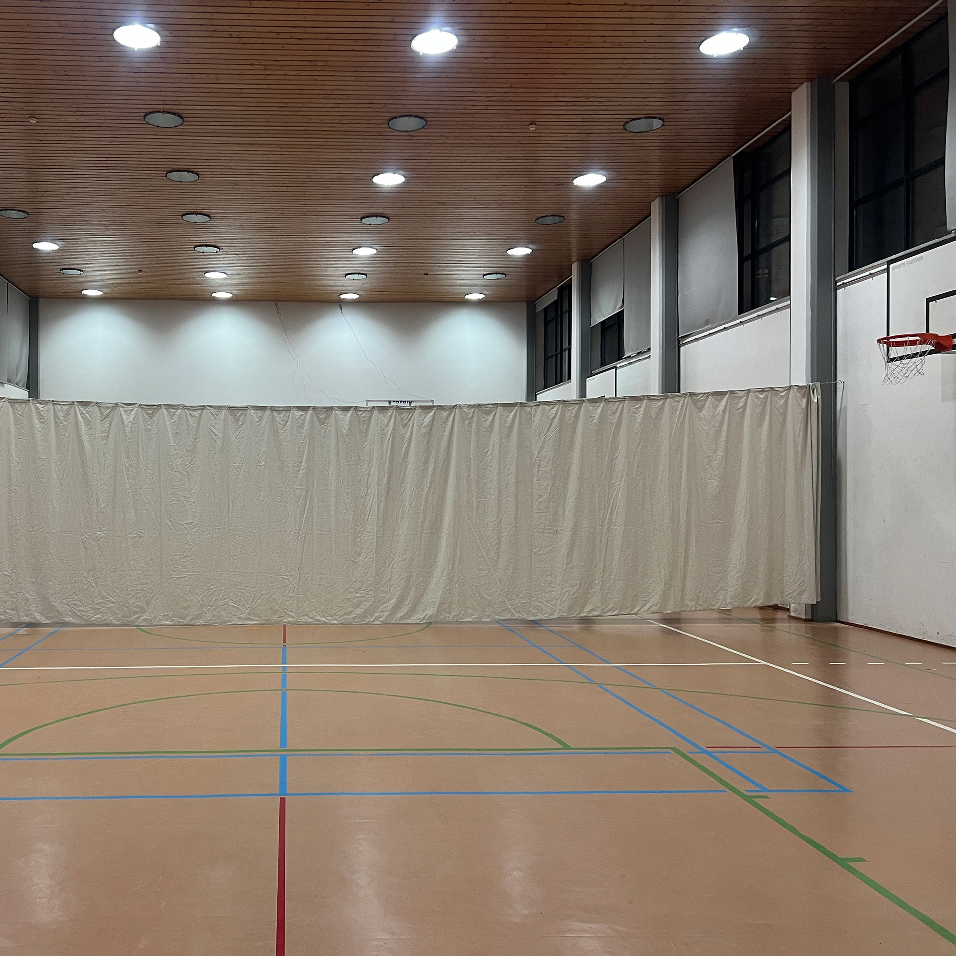 CORTINA DIVISORA DE LONA PARA PABELLÓN (m/l)