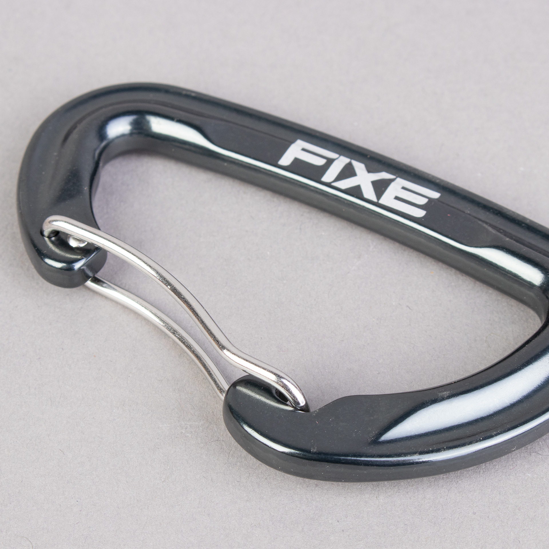 MOSQUETON FIXE MENOR CURVO