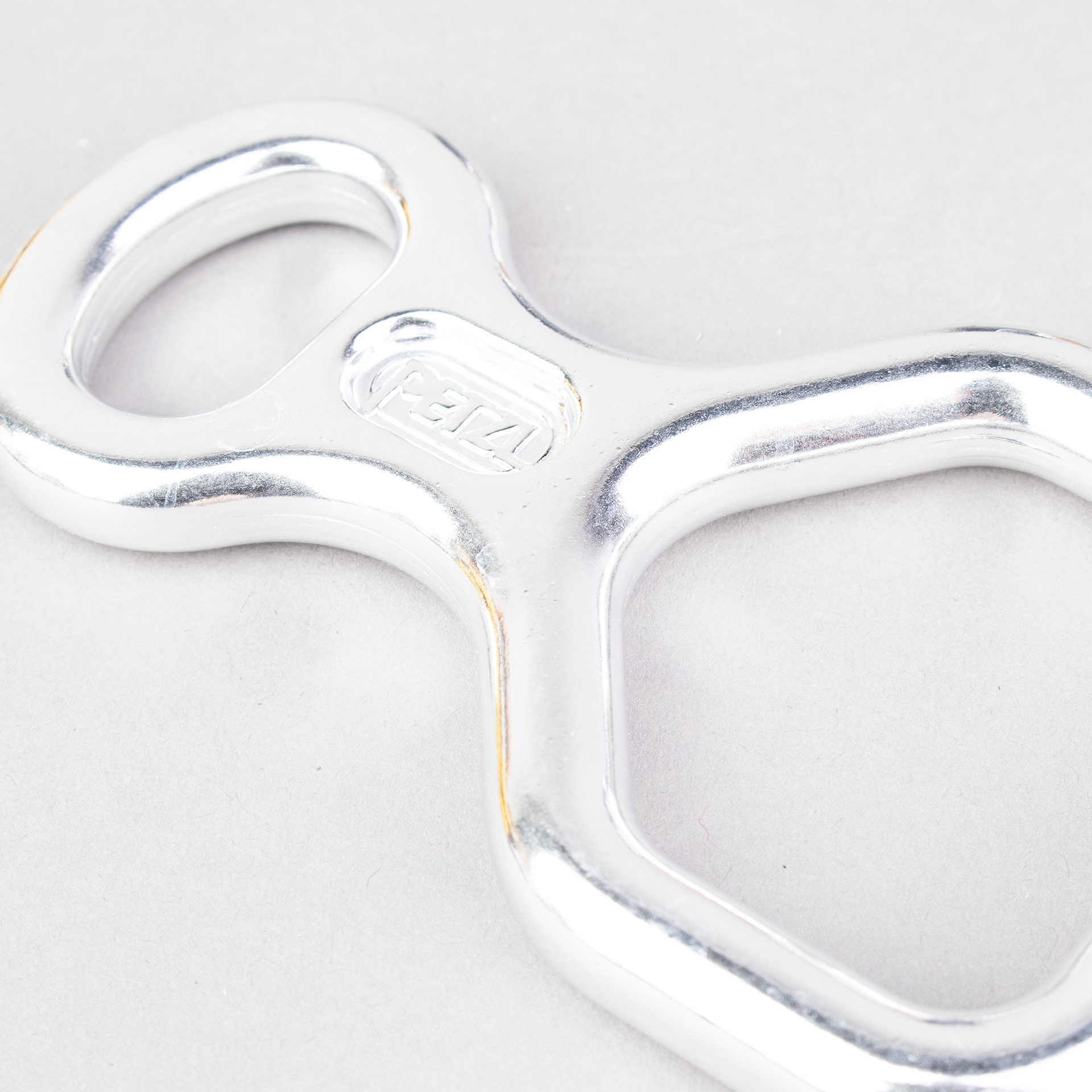 DESCENSOR PETZL HUIT