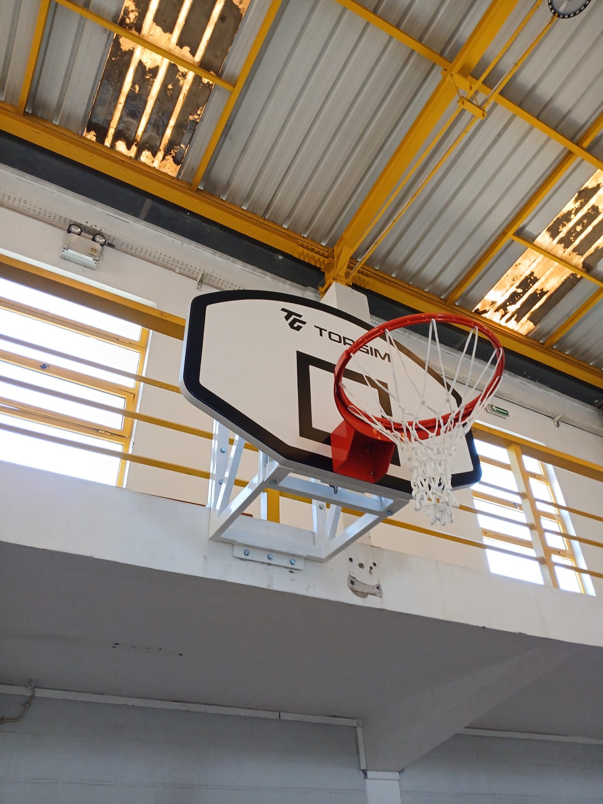 SISTEMA DE BALONCESTO PARA PARED/GALERÍA AJUSTABLE 1,20m