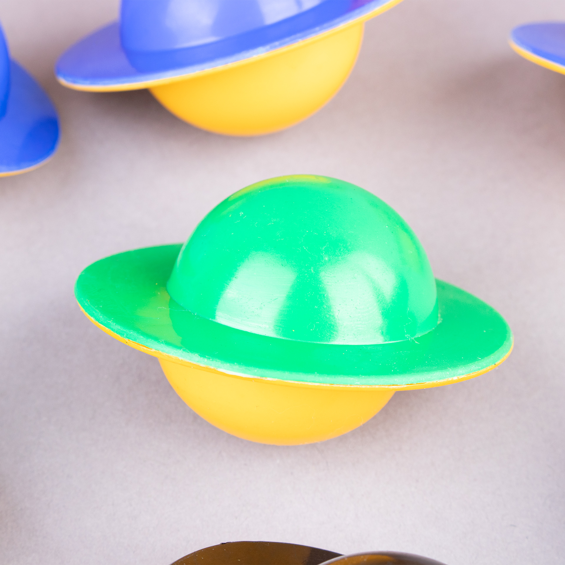 OVNIS FLOTANTES BICOLOR EN PVC