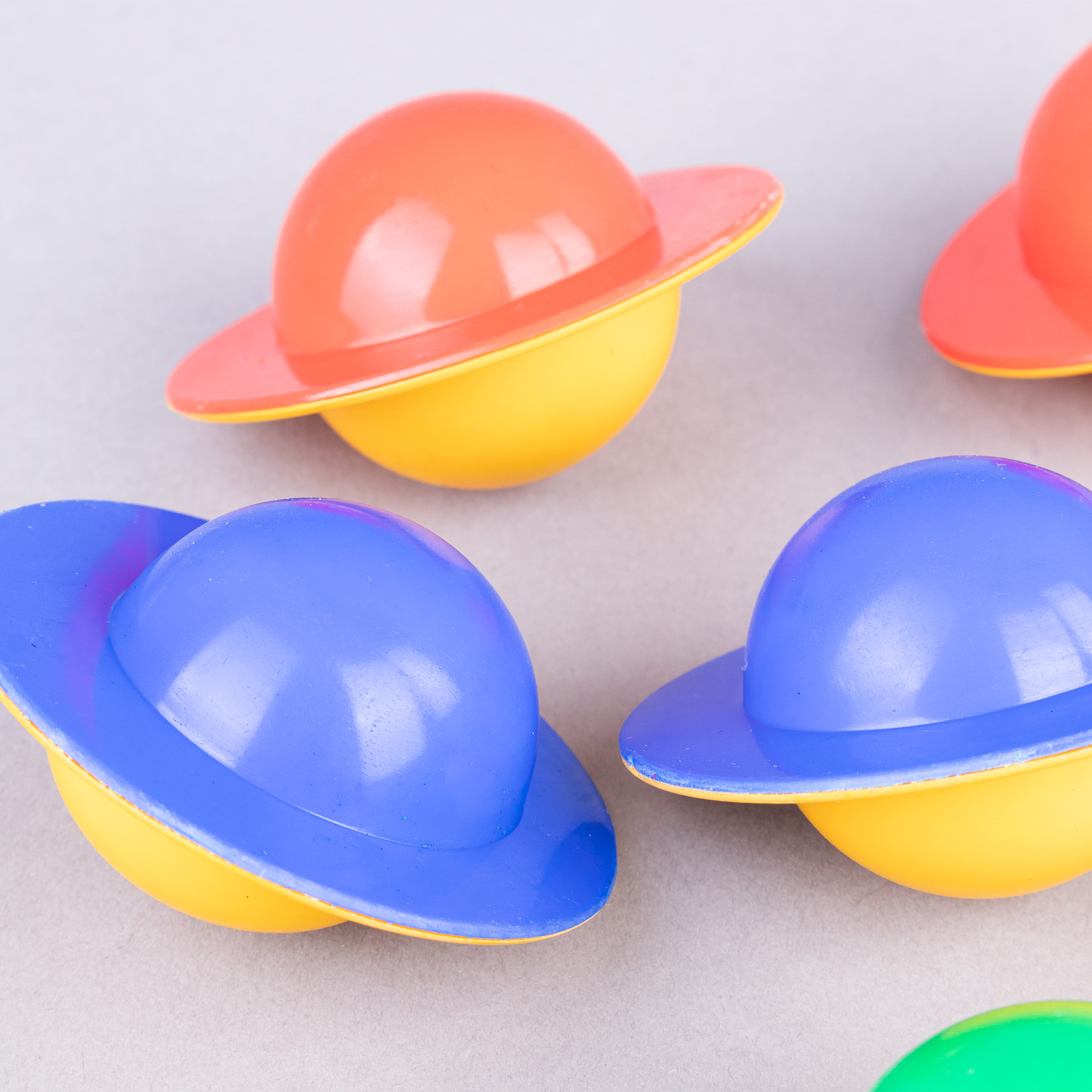 OVNIS FLOTANTES BICOLOR EN PVC