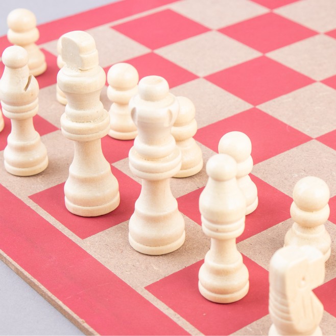 JUEGO DE TABLERO Y PIEZAS DE AJEDREZ