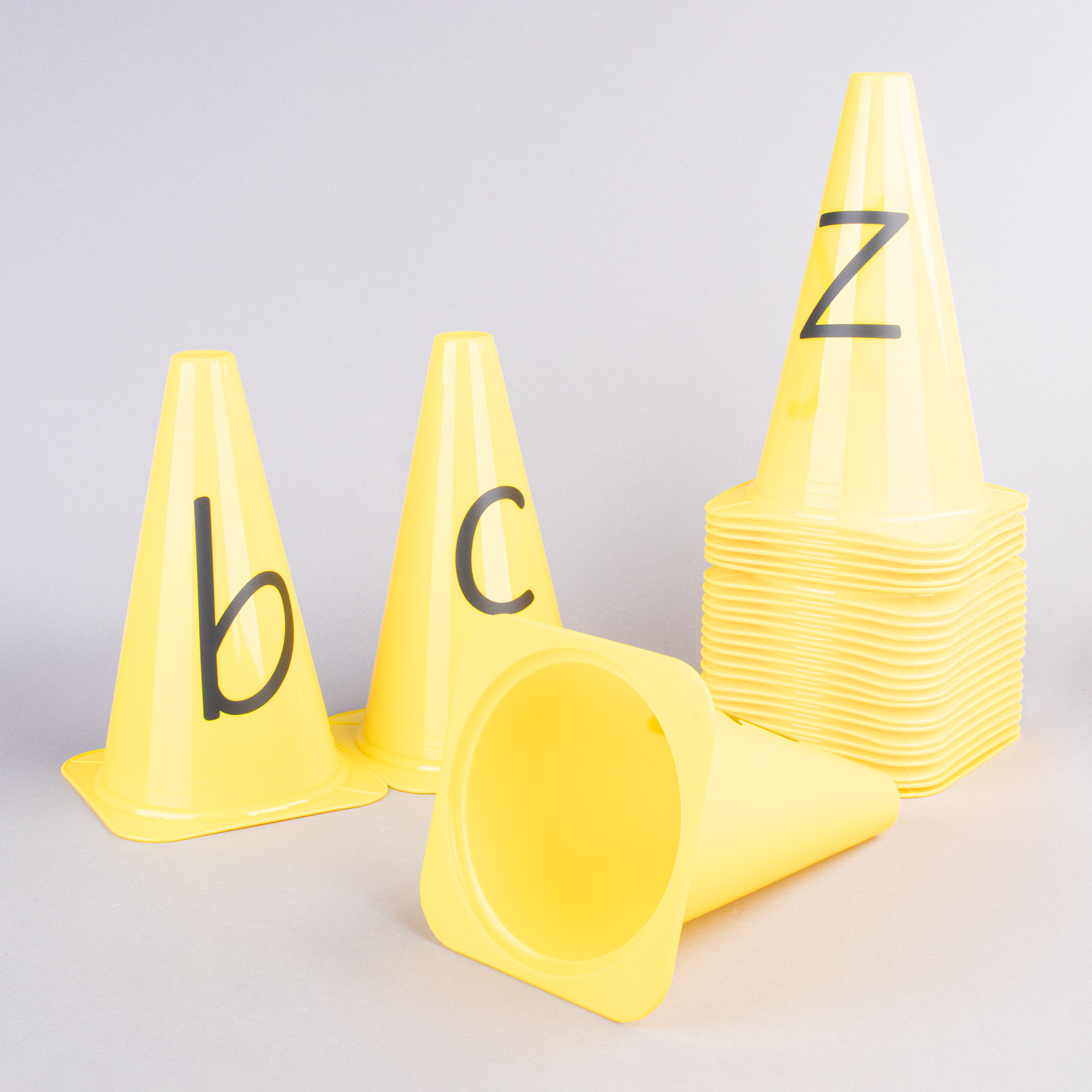 SET de 26 CONOS de 23cm con LETRAS de la A a la Z