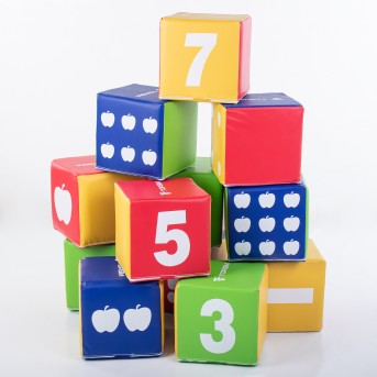 CONJUNTO DE 12 DADOS EM ESPUMA