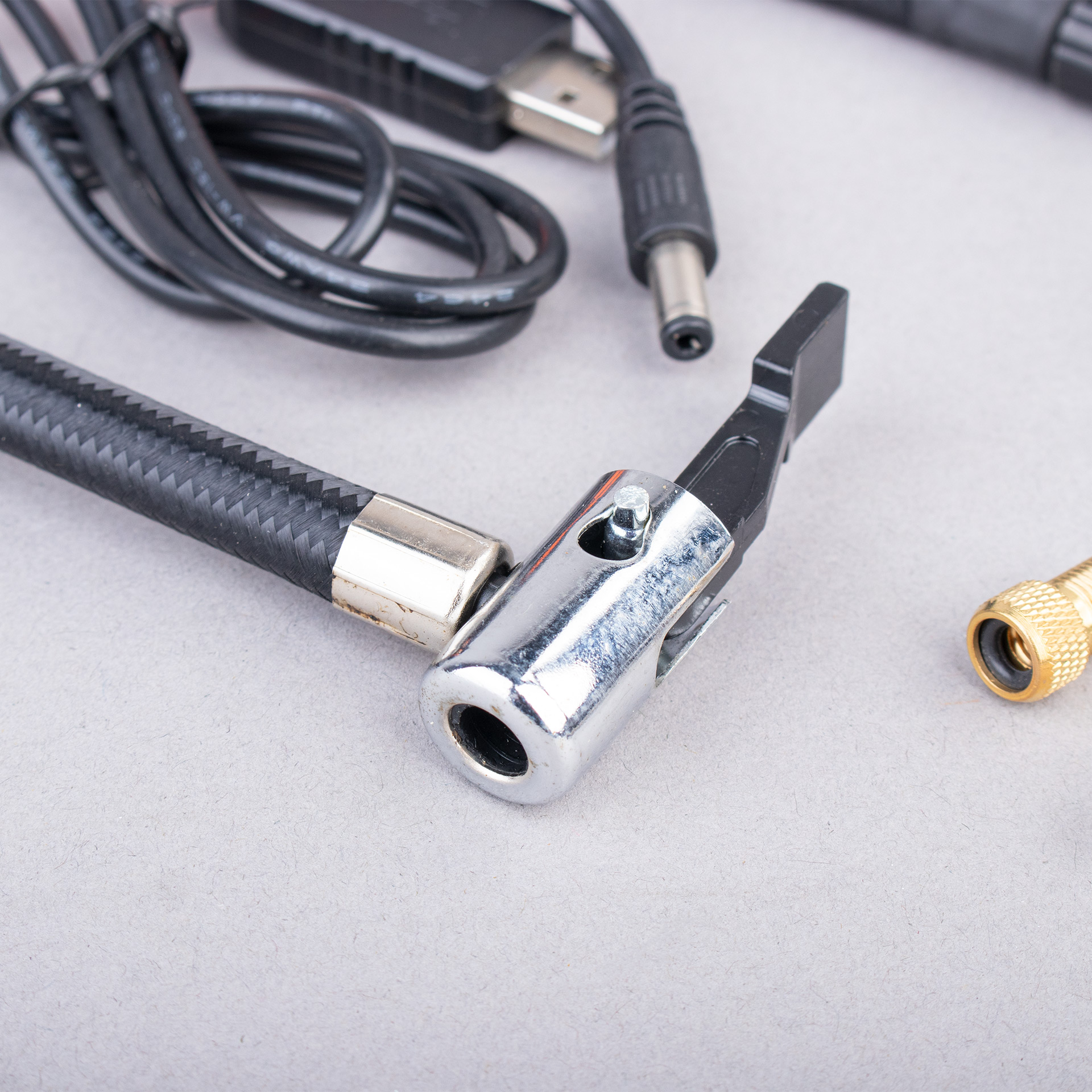 COMPRESSOR PORTÁTIL COM MOSTRADOR LCD