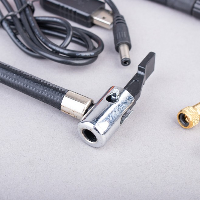 COMPRESOR PORTÁTIL CON PANTALLA LCD