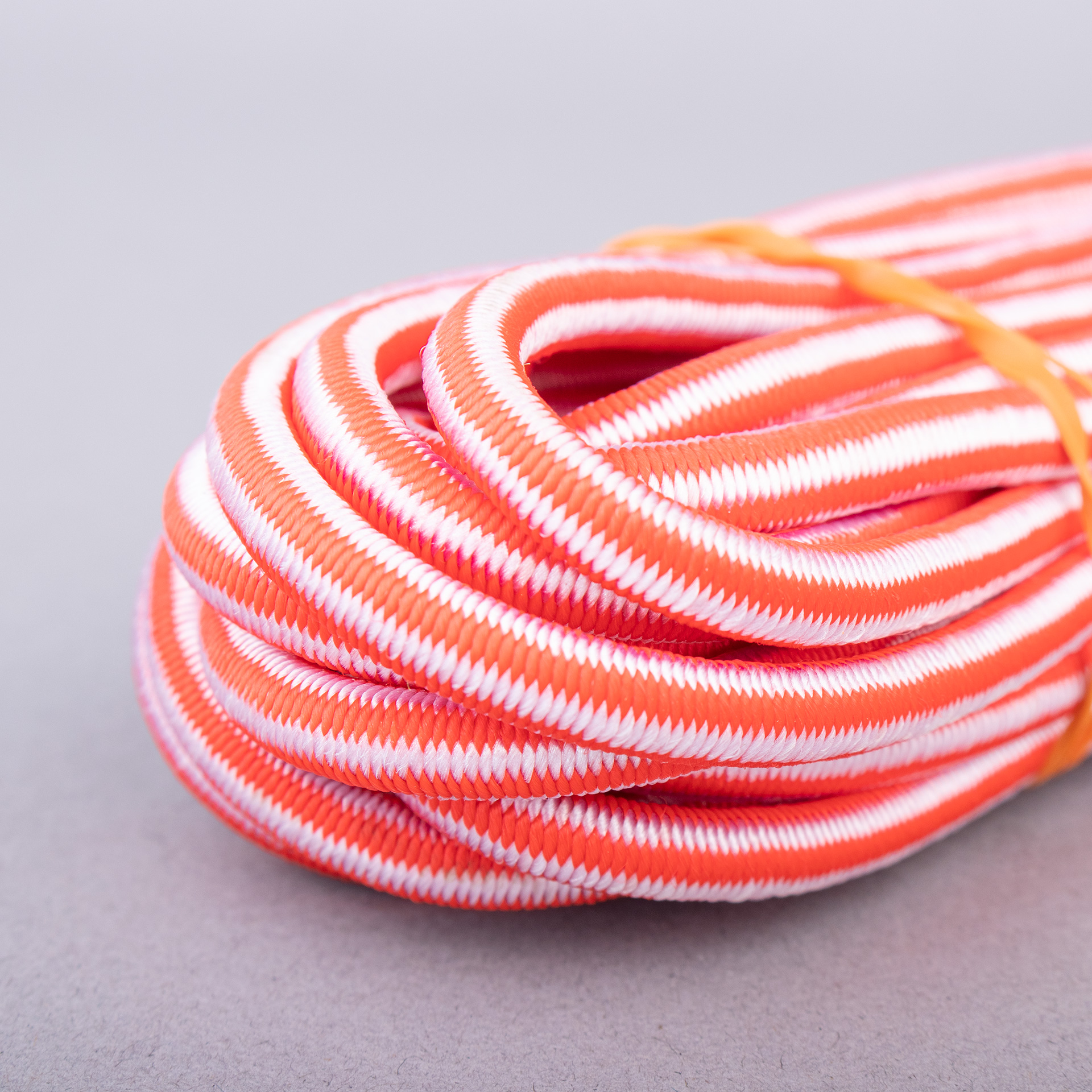 ELÁSTICO COM TERMINAIS PARA FIXAÇÃO