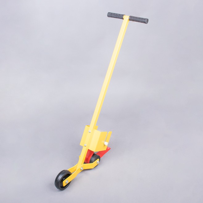 MÁQUINA PARA APLICAÇÃO DE FITAS ADESIVAS NOS PAVIMENTOS