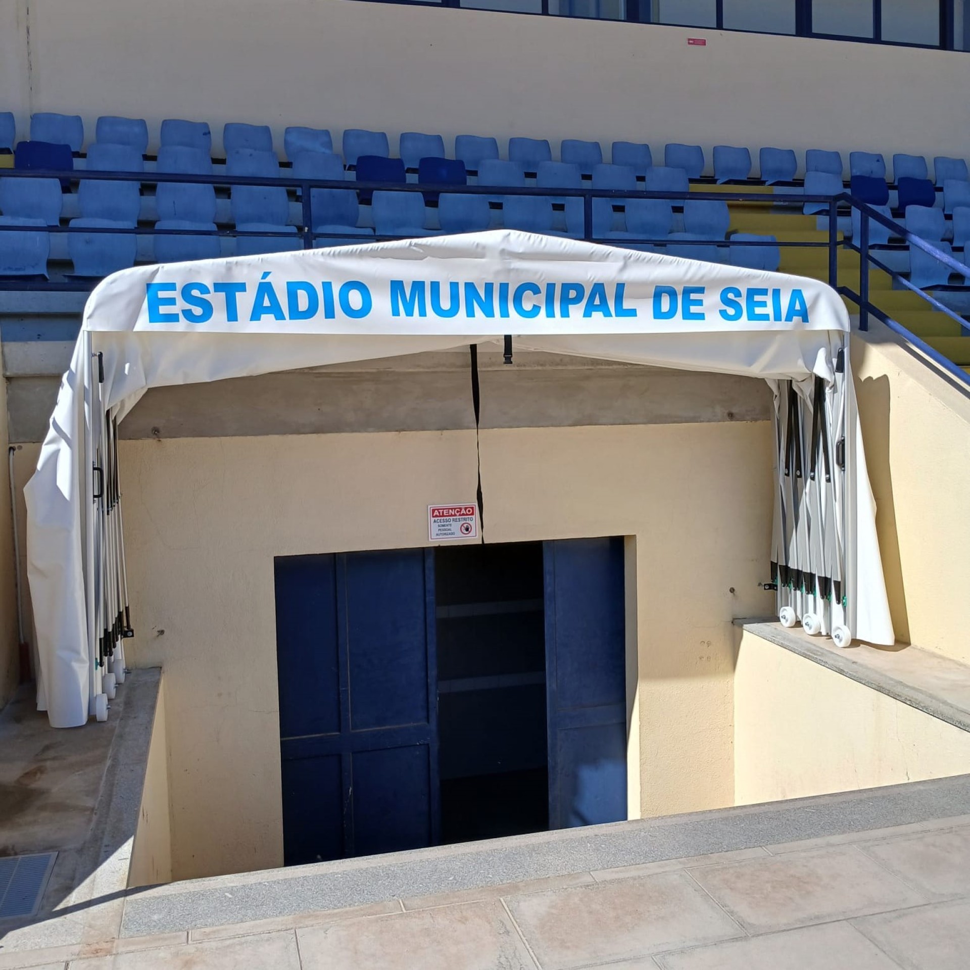 EXTENSIBLE TUNNEL FOR ACCESS TO THE LOCKEROOM