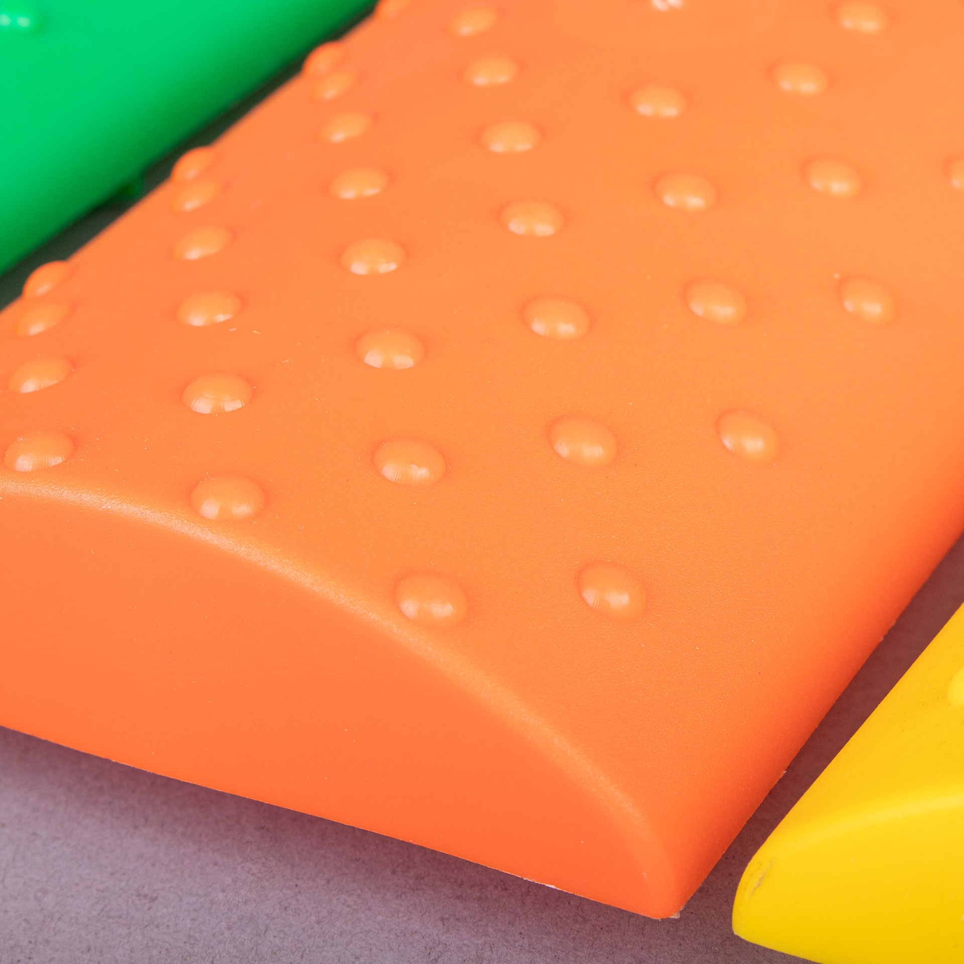 SEMICILINDRO EN PLÁSTICO RÍGIDO