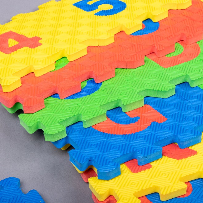 36-PIECE ALPHANUMERIC PUZZLE