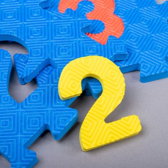 36-PIECE ALPHANUMERIC PUZZLE