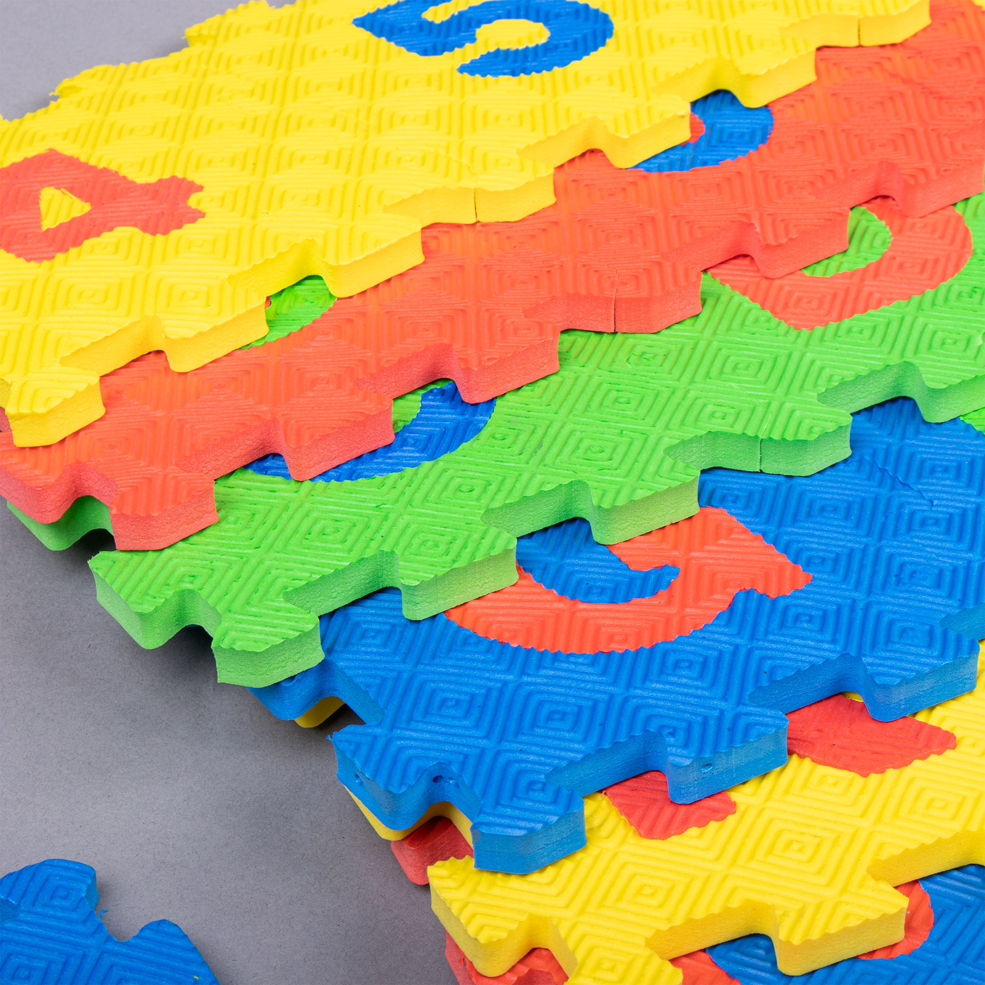 36-PIECE ALPHANUMERIC PUZZLE