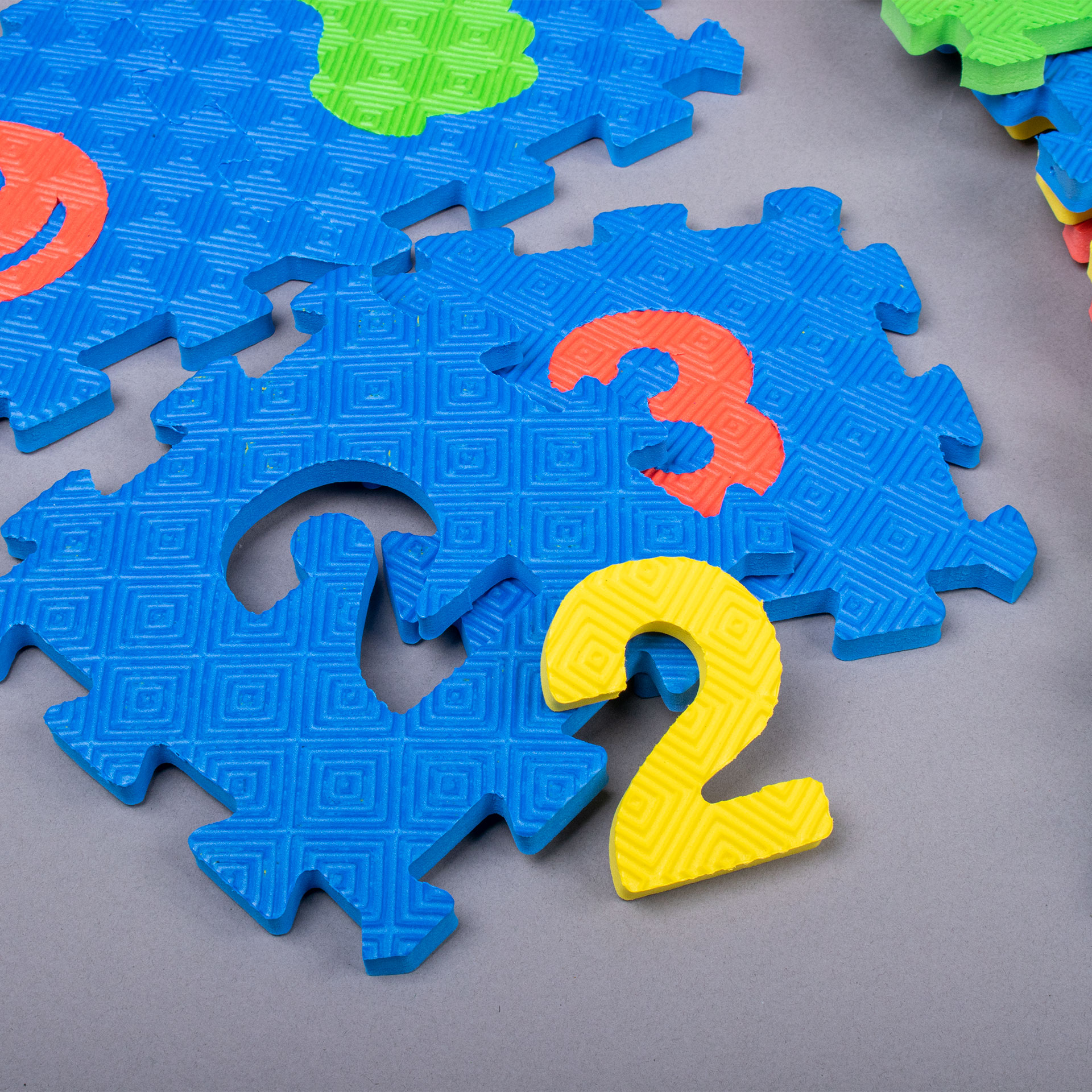 36-PIECE ALPHANUMERIC PUZZLE