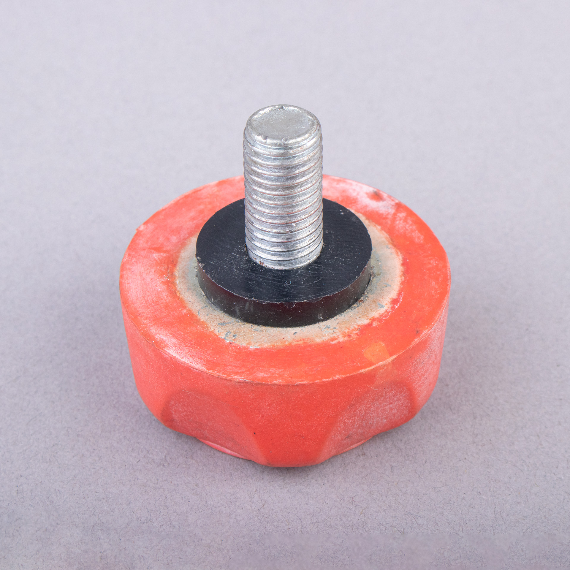 SCREW WITH RUBBER HANDLE 30mm