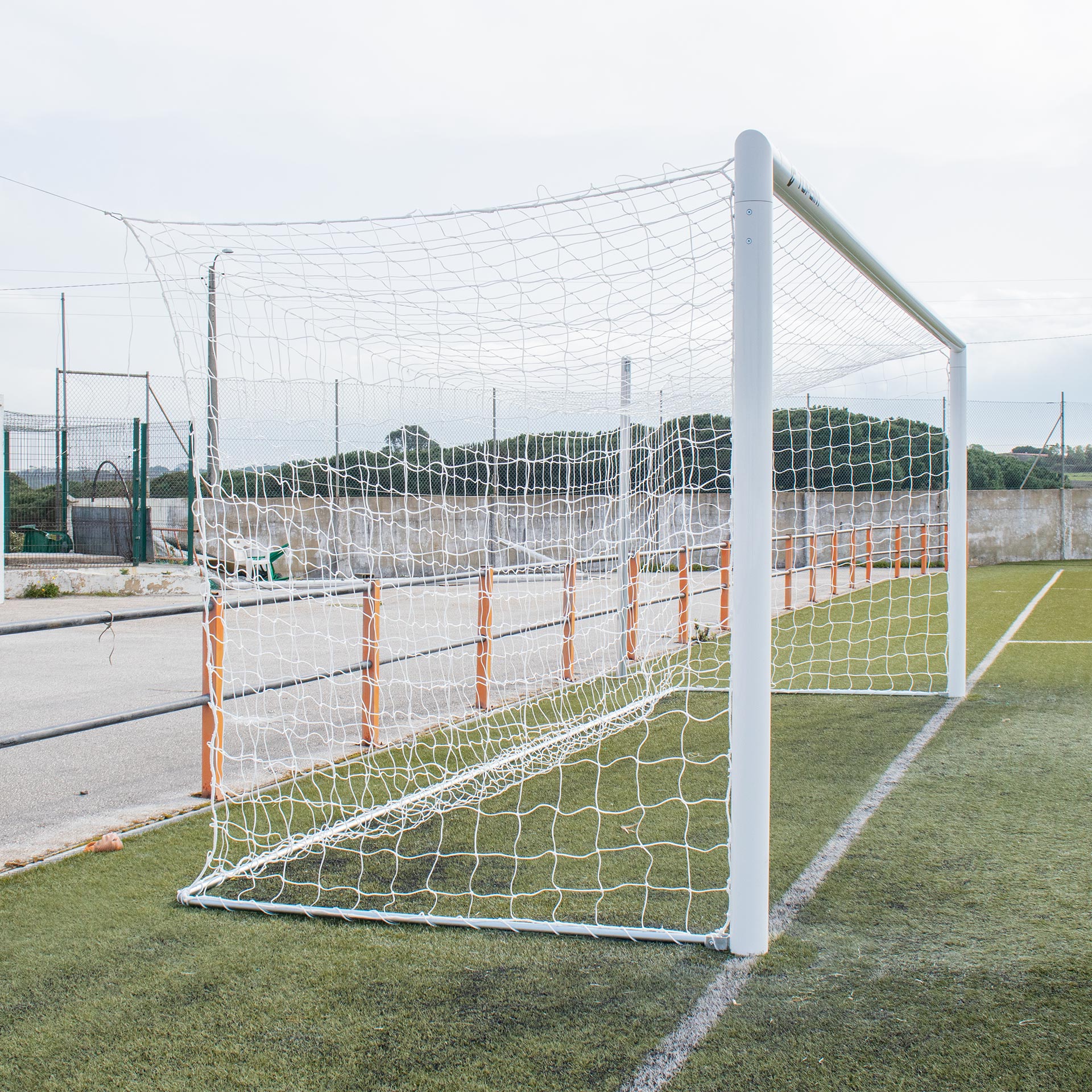 PROFESSIONAL FOOTBALL GOAL 11 BOX