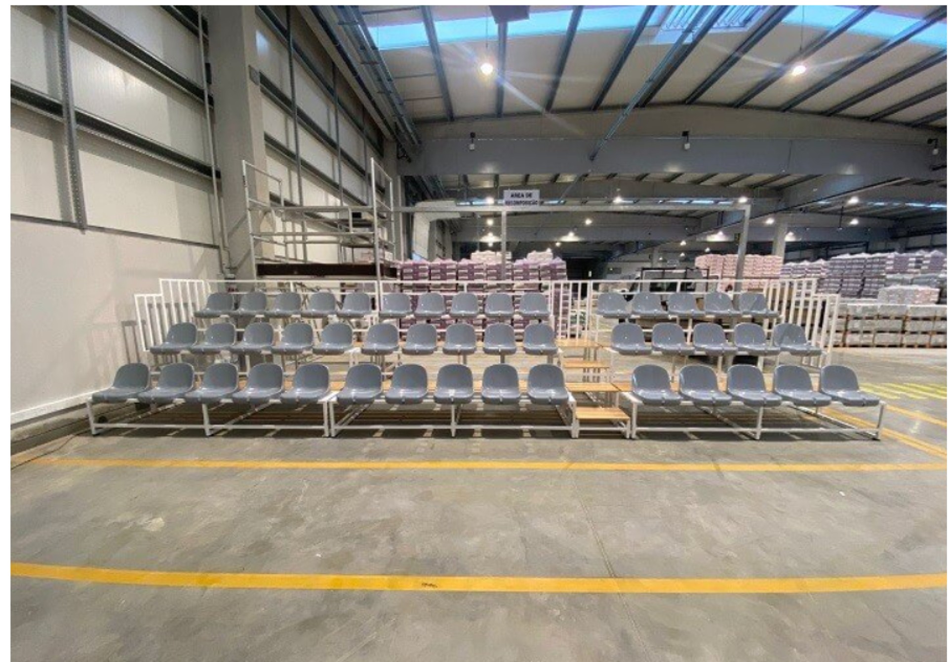 INTERIOR REMOVABLE BENCH 15 SEATS