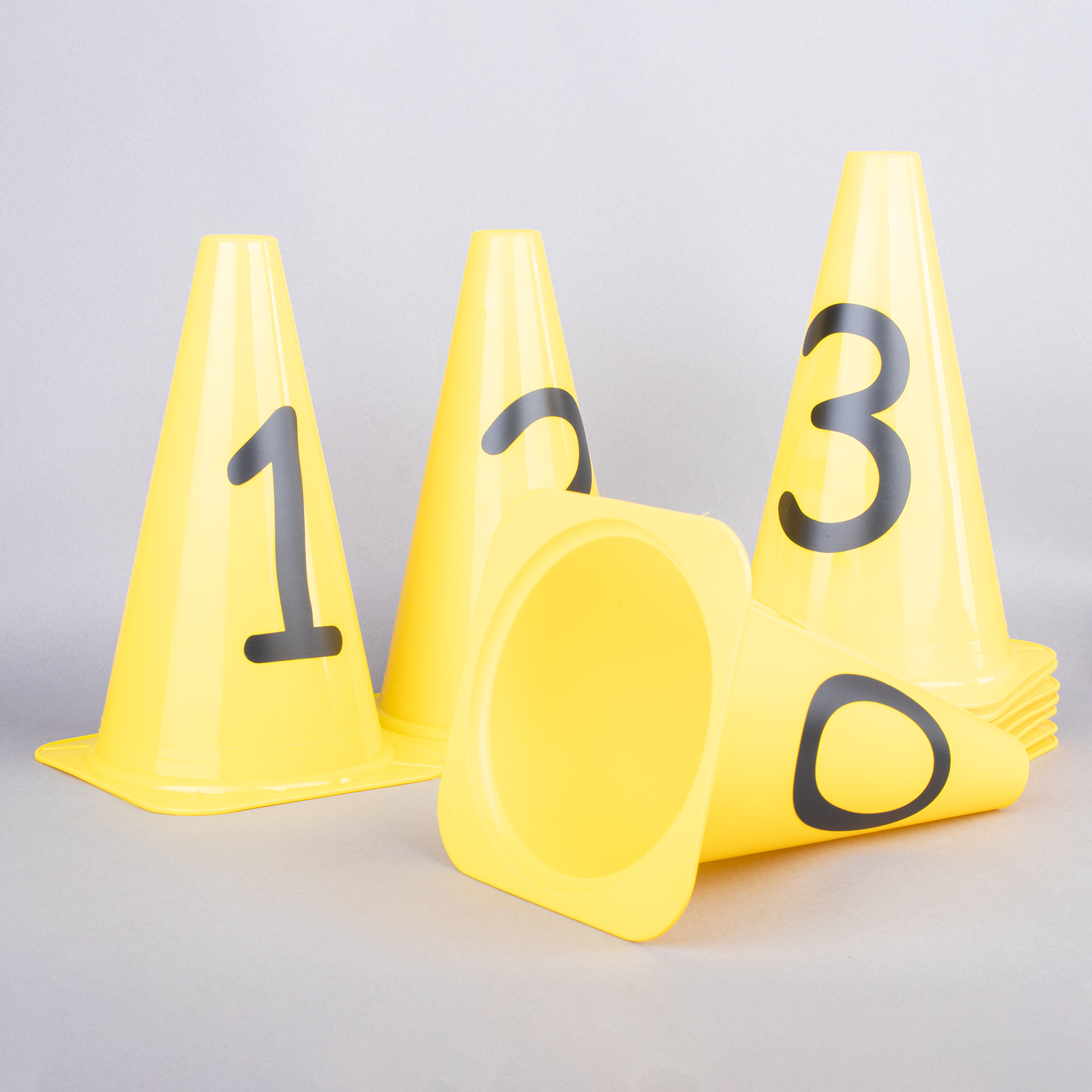 SET DE 10 CONOS NUMERADOS (0-9)