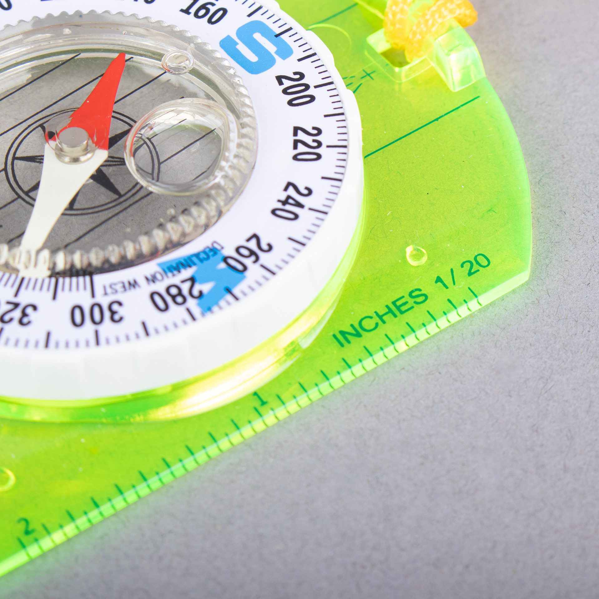 YELLOW SCHOOL THUMB COMPASS WITH STRAP