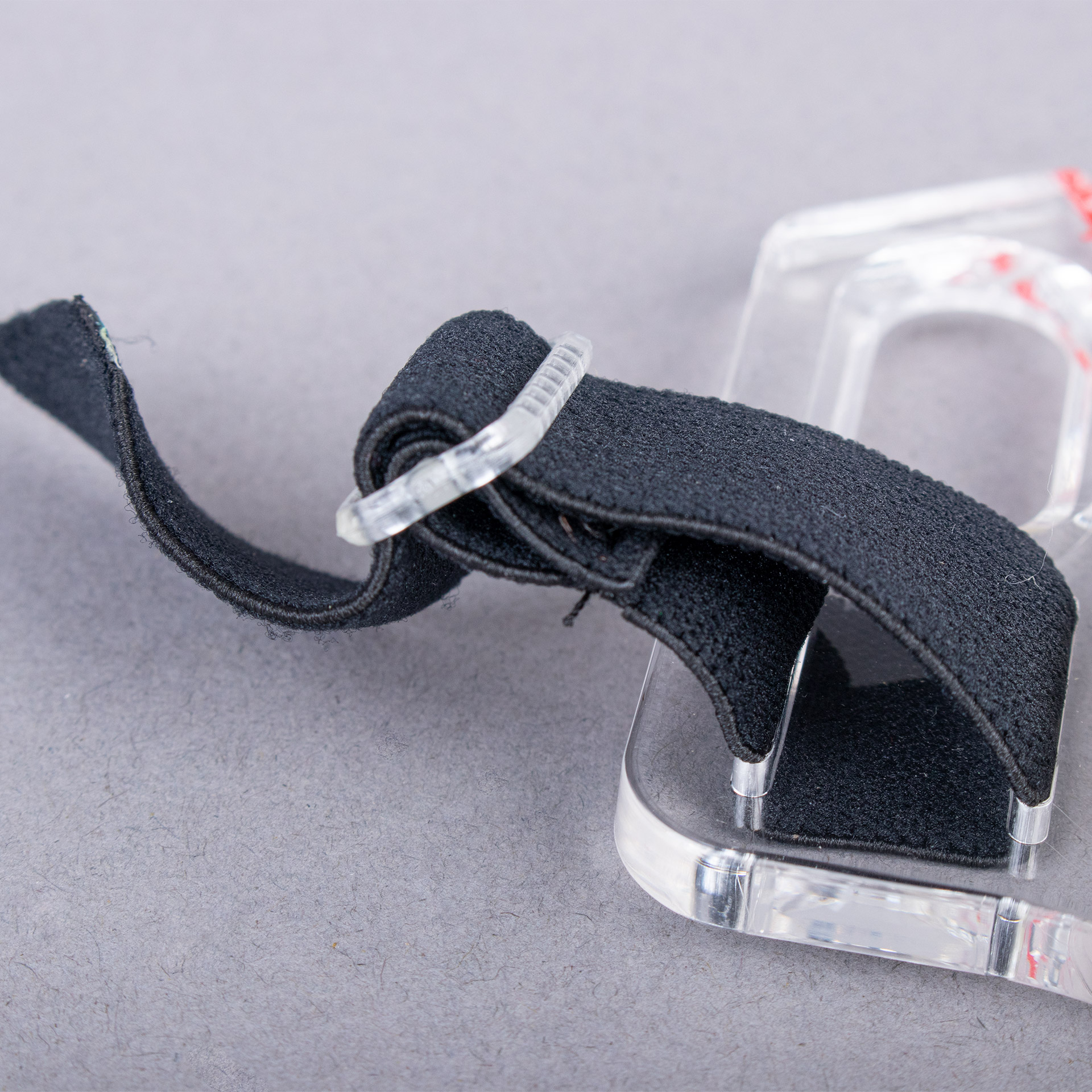THUMB COMPASS FOR ORIENTEERING