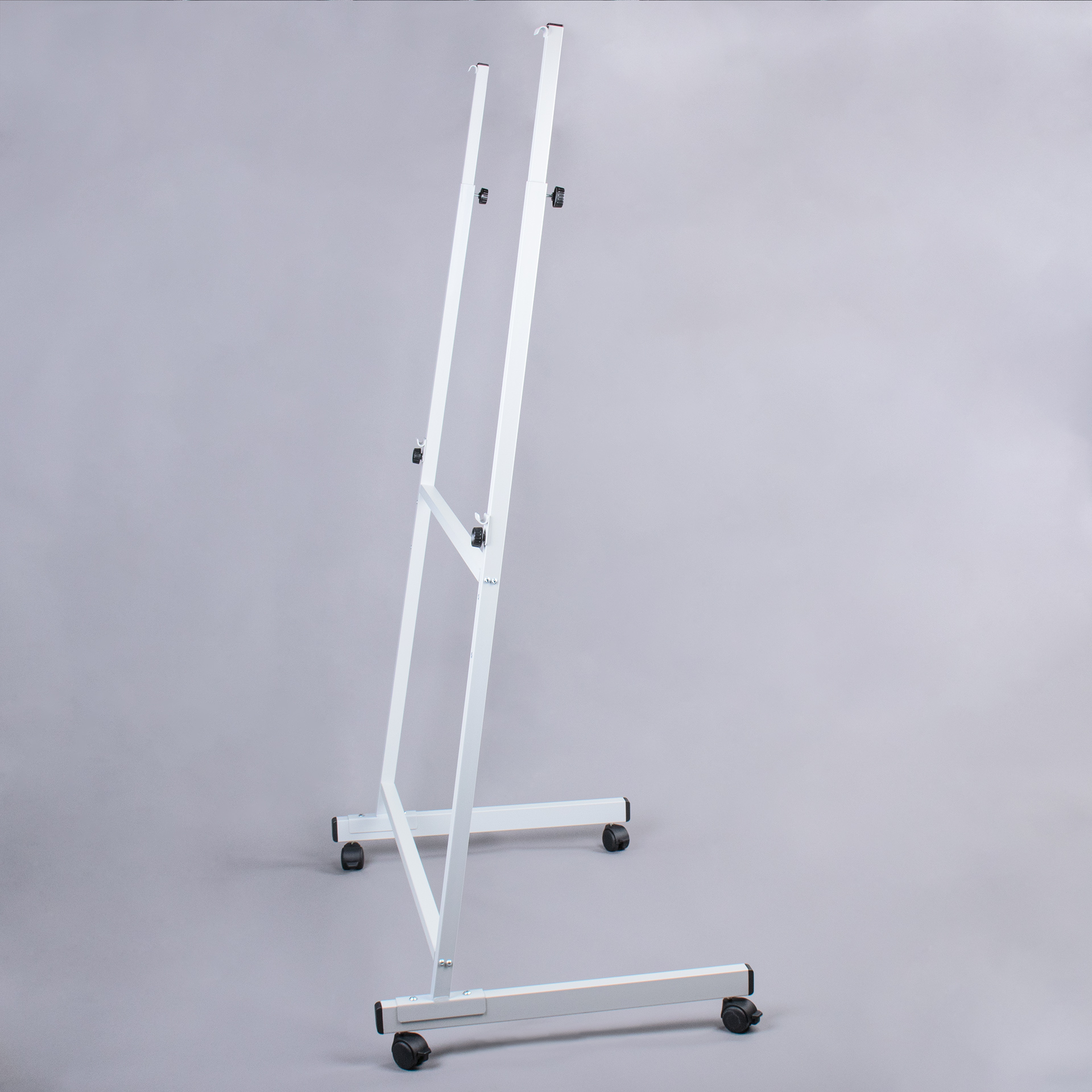 SIMPLE STAND WITH WHEELS