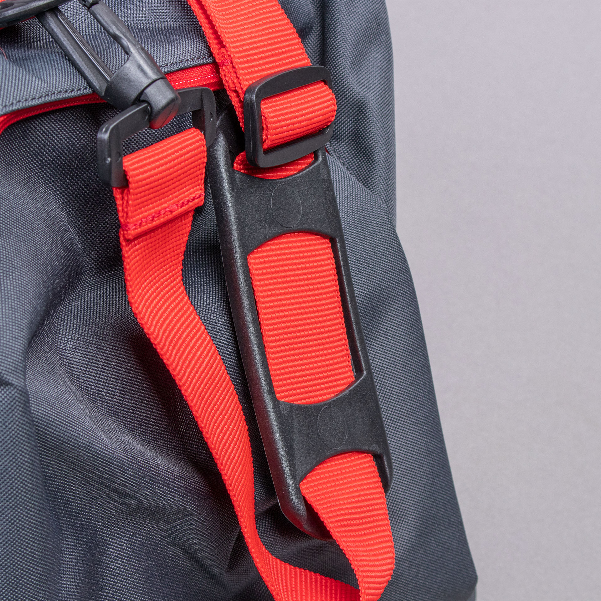 SACO DESPORTIVO UHLSPORT ESSENTIAL 2.0 (75 LITROS)