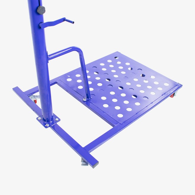 MACHINE FOR PRACTISING SHOTS AND STRIKES